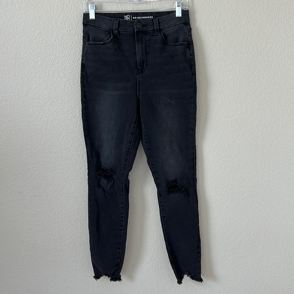 NWOT No Boundaries High Waisted Raw Hem Distressed Jean Stretch